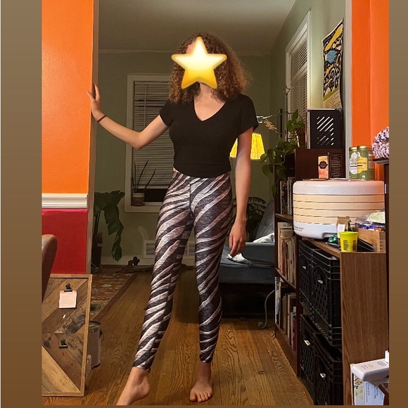 TEREZ Sz S Black and White Zebra Striped Leggings - Picture 1 of 3